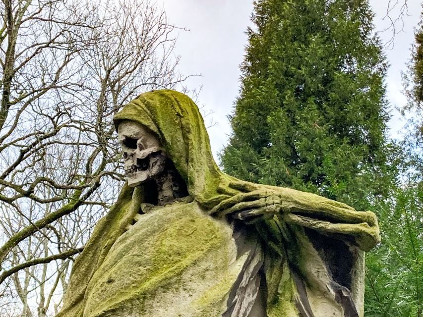 Cologne: Guided Tour of Melatenfriedhof - Duration and Language of the Tour