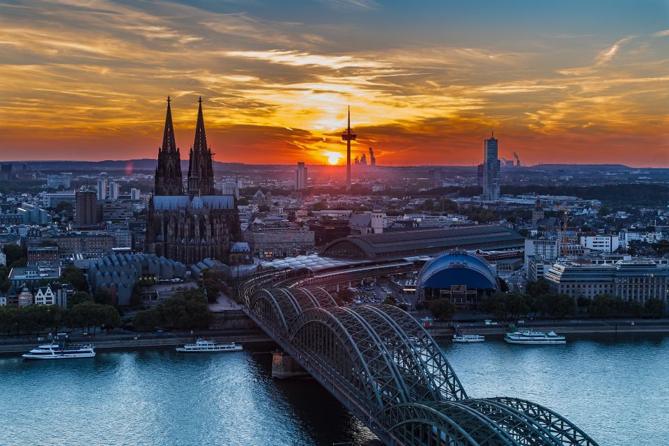 Cologne: Old Town Highlights Walking Tour - Honoring the Holocaust Memorial Site