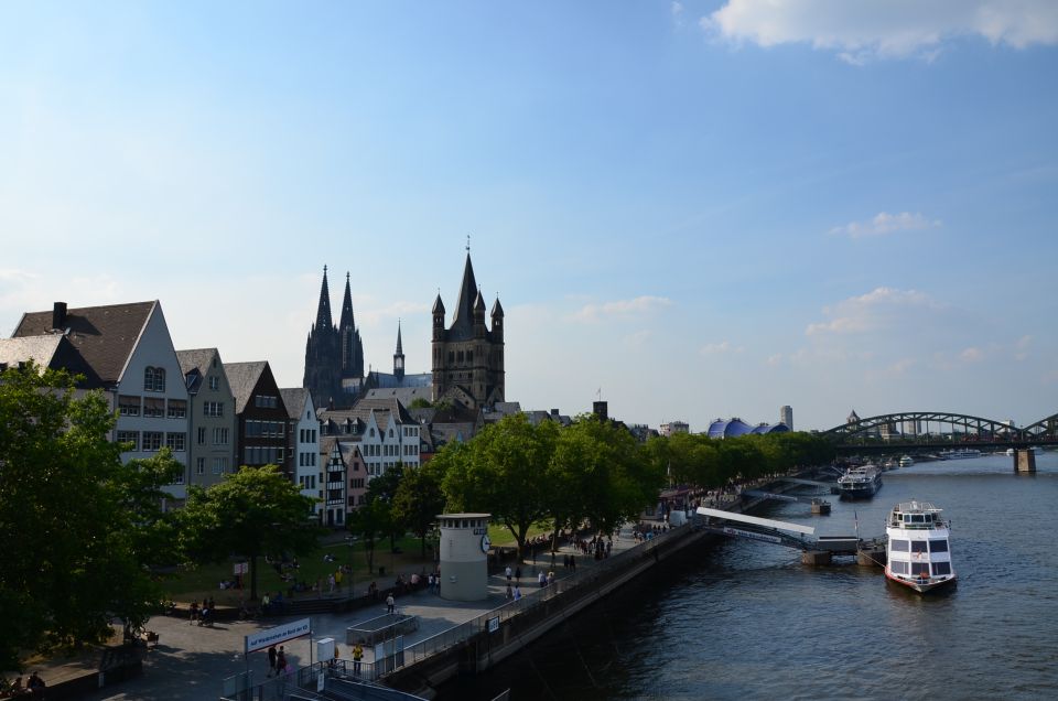 Cologne - Old Town Historic Walking Tour - Hohe Straße: Relaxation and Souvenirs