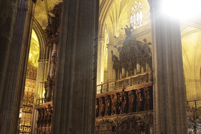 Daily Cathedral Tour - Visiting Christopher Columbus Tomb