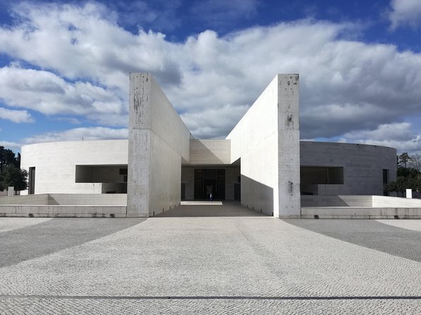 Discover Fátima, Batalha, Nazaré, and Óbidos by VAN - Full Day Tour - Nazaré Seaside Village