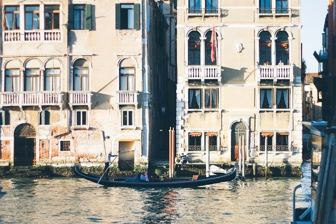 Discover Secrets and Hidden Gems of Venice With a Local: Sightseeing Small Group - Daily Life and History Insights