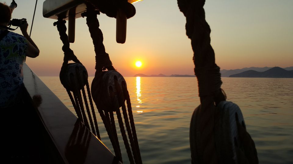 Dubrovnik: Sunset Cruise by Karaka With Sparkling Wine - Welcome Sparkling Wine Included