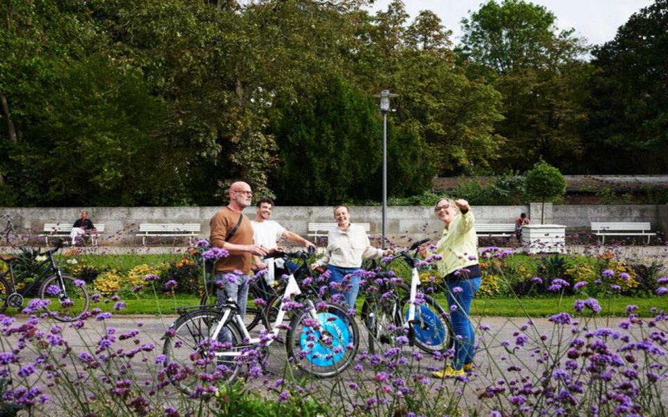 Düsseldorf: Group Biking Adventure - Small Group Biking Experience