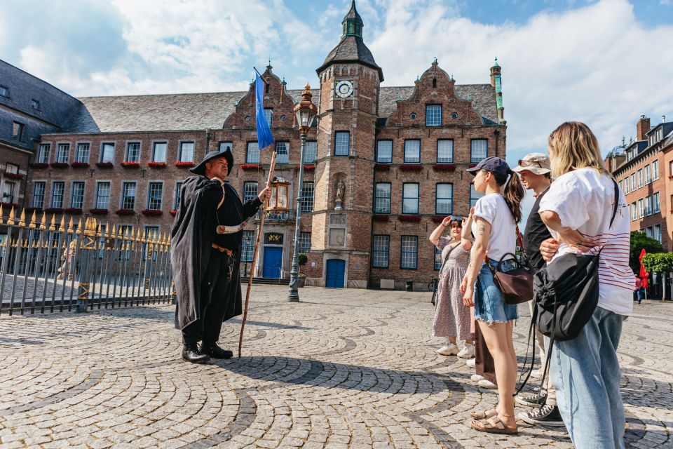 Düsseldorf: Guided Tour With a Night Watchman - Booking and Reservation Details