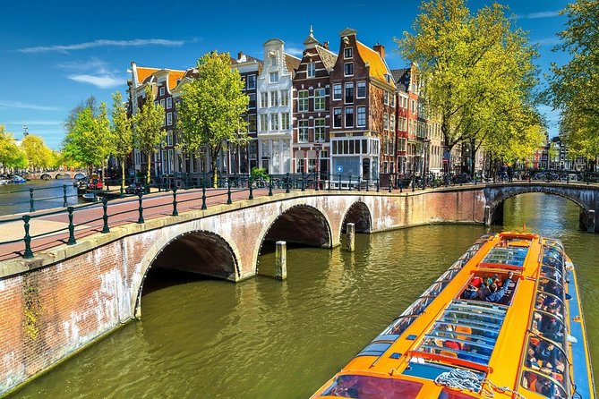 E-Scavenger Hunt Amsterdam: Explore the City at Your Own Pace - Friendly Competition Through Riddles