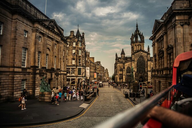 Edinburgh: Old Towns Highlights Walking Tour - Tips for Participants