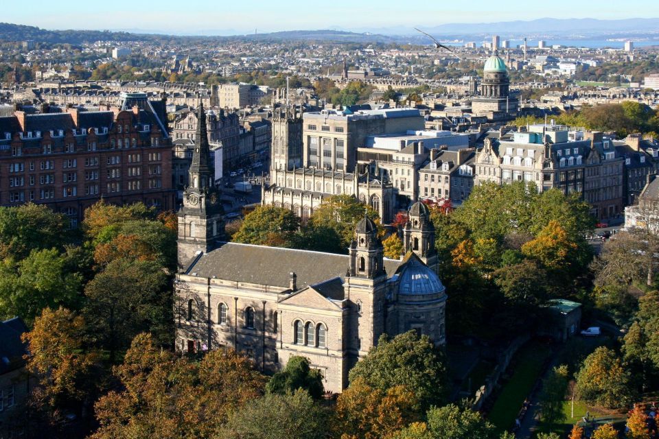 Edinburgh: Private Exclusive History Tour With Local Expert - Local Expert-Guided Walking Tour