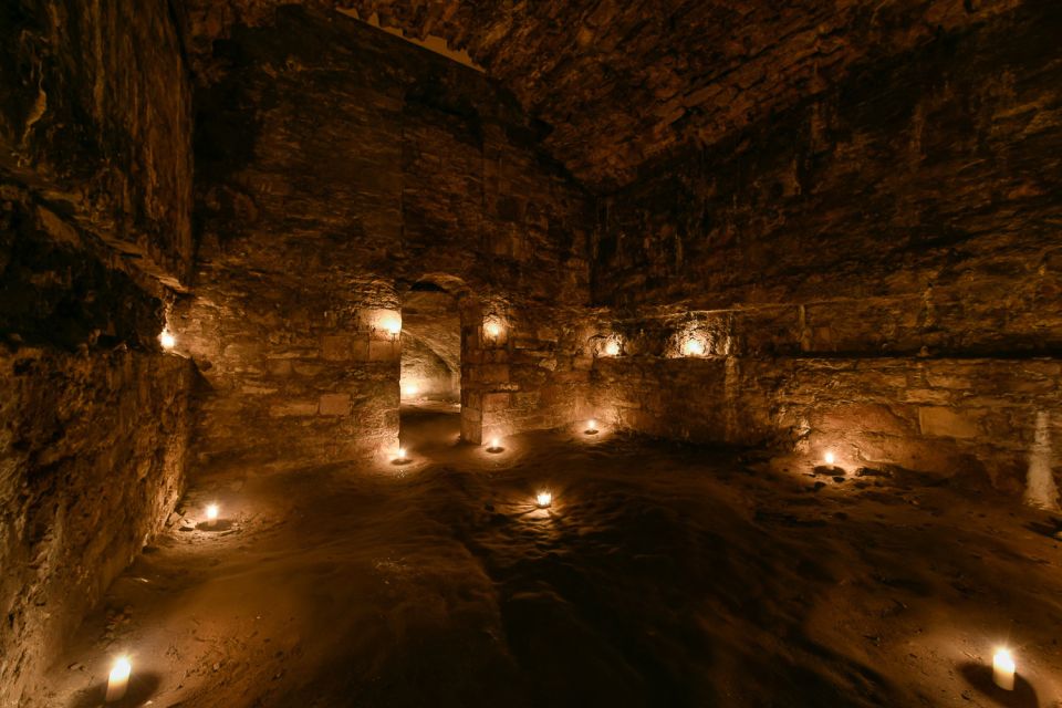 Edinburgh: Small-Group Haunted Underground Vaults Night Tour - Meeting and Arrival