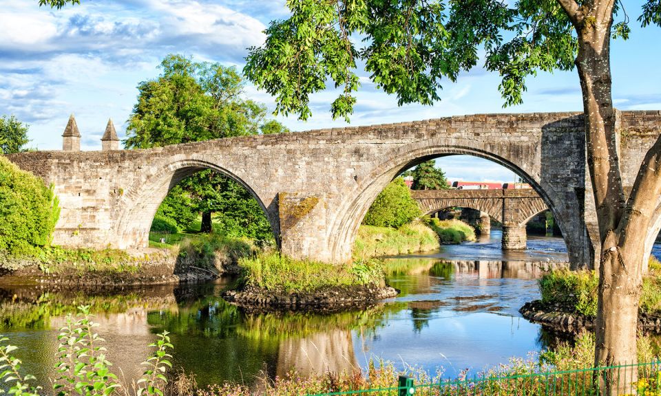 Edinburgh: Stirling, Whisky and St Andrews Tour in English - Forth Bridge Scenic Stop