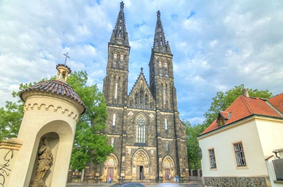 Effortless E-Bike Tour of Prague Old, Lesser and New Towns - 6-Hour Route