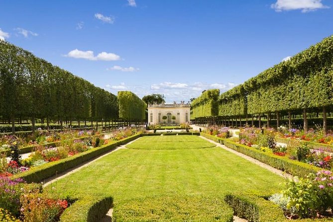 Excursion to Versailles by Train With Entrance to the Palace and Gardens - Professional Spanish-speaking Guide