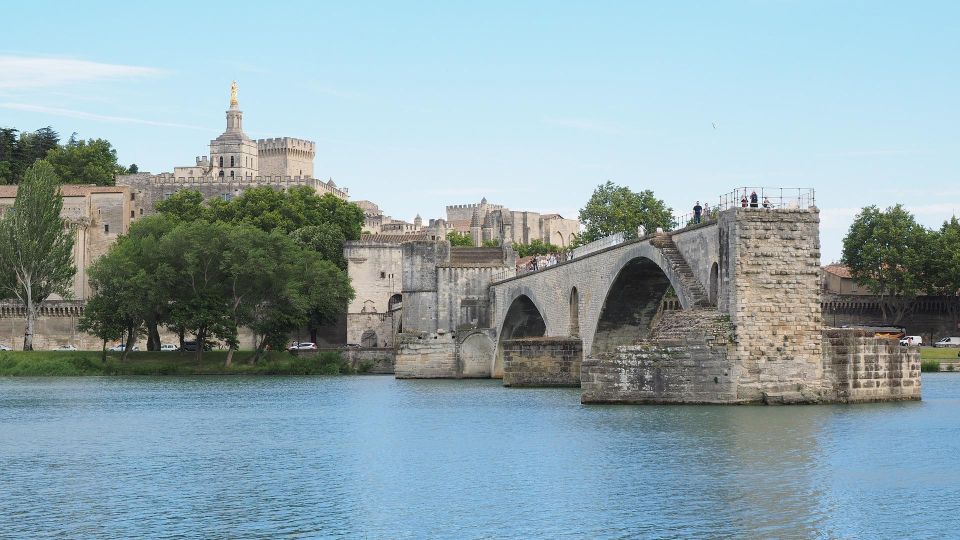 Expedition Avignon: a City Adventure at Your Own Pace - Available Language Options