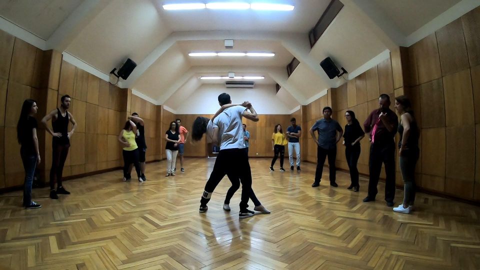 Faro: Private or Group Dance Lessons (Salsa, Bachata, Kizomba) - Group Lessons and Private Lessons