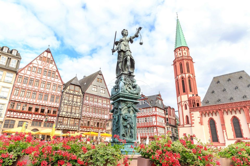 Frankfurt: Guided Bike Tour - History and Architecture Insights