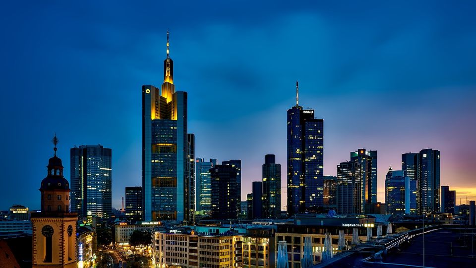 Frankfurt: Private Walking Tour - Frankfurts Contrasting Landscapes