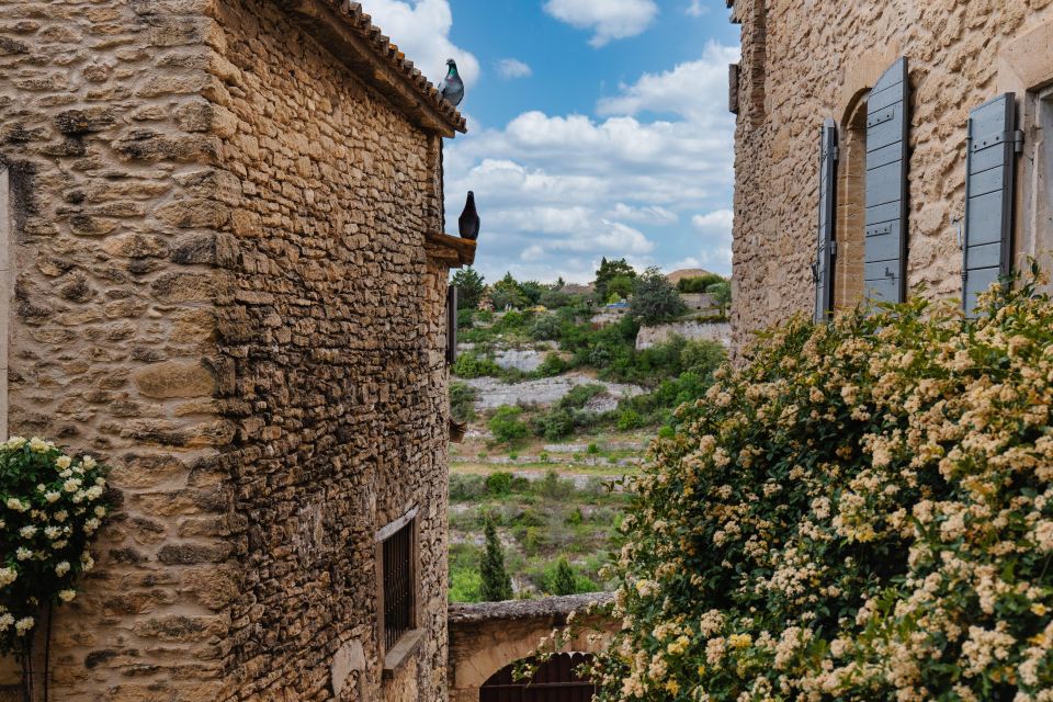 From Aix-en-Provence: Cassis & Luberon Tour - Picturesque Hill-top Villages