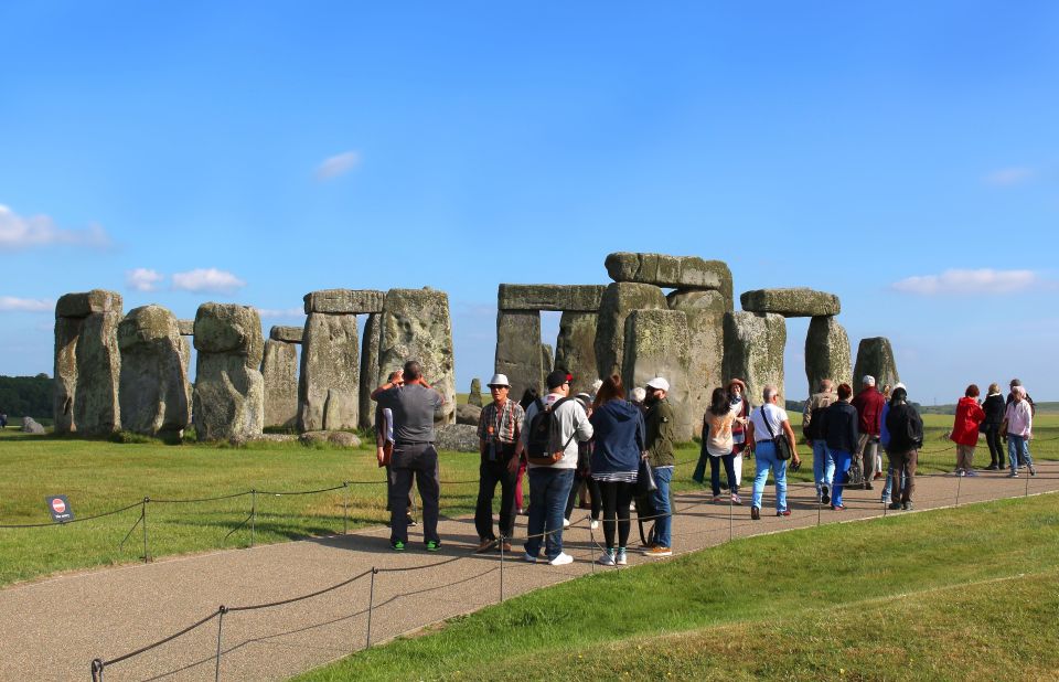 From London: Private Stonehenge and Bath Guided Tour - Exploring Stonehenge