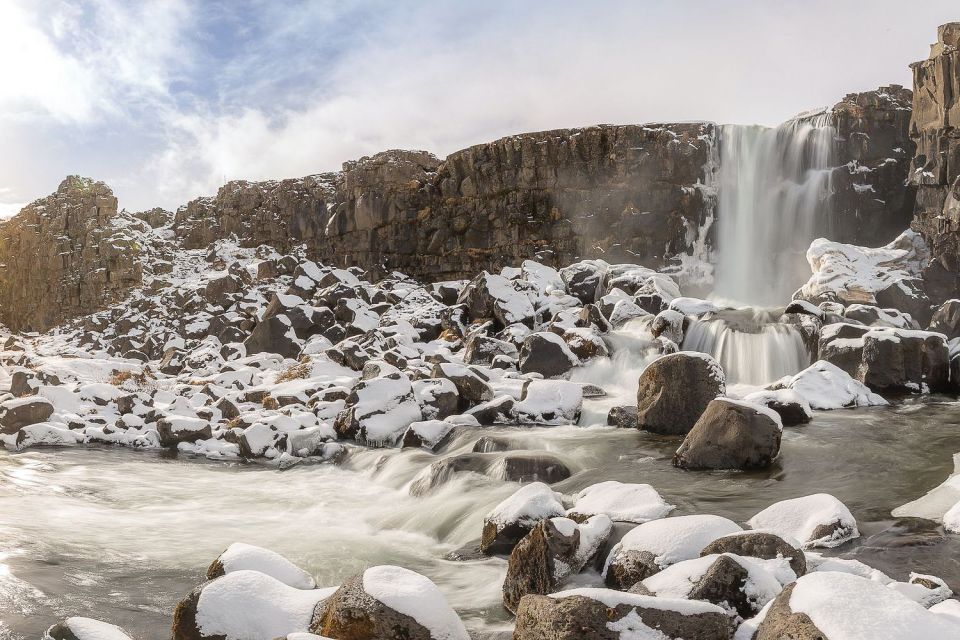 From Reykjavik: Golden Circle and Northern Lights Tour - Specialized Northern Lights Guide