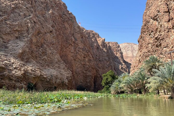 Full Day Private Tour to Wadi Shab and Bimmah Sinkhole - Discovering Bimmah Sinkhole