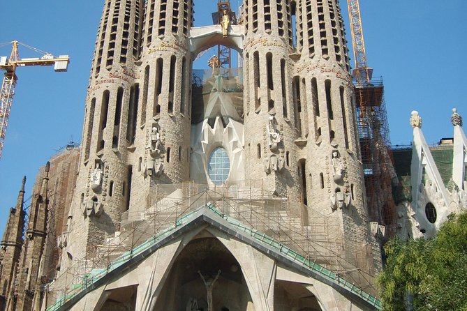 Gaudi Private Tour With Sagrada Familia & Park Guell in Barcelona - Gaudís Recognizable Pieces