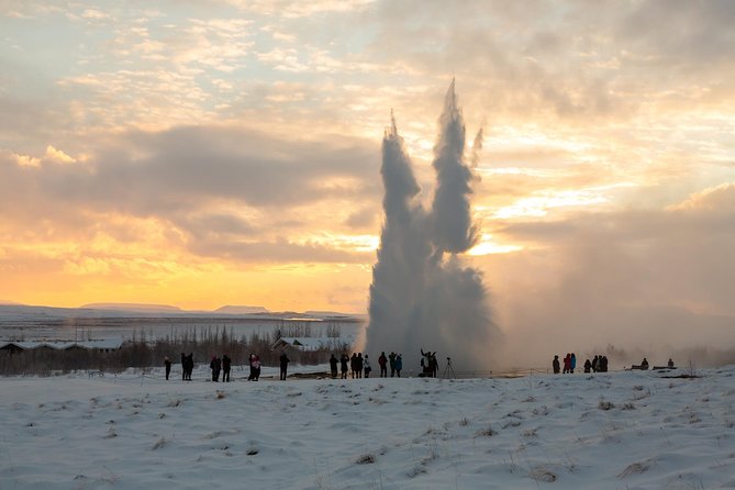 Golden Circle & Northern Lights in Iceland - Complimentary Star Map Included