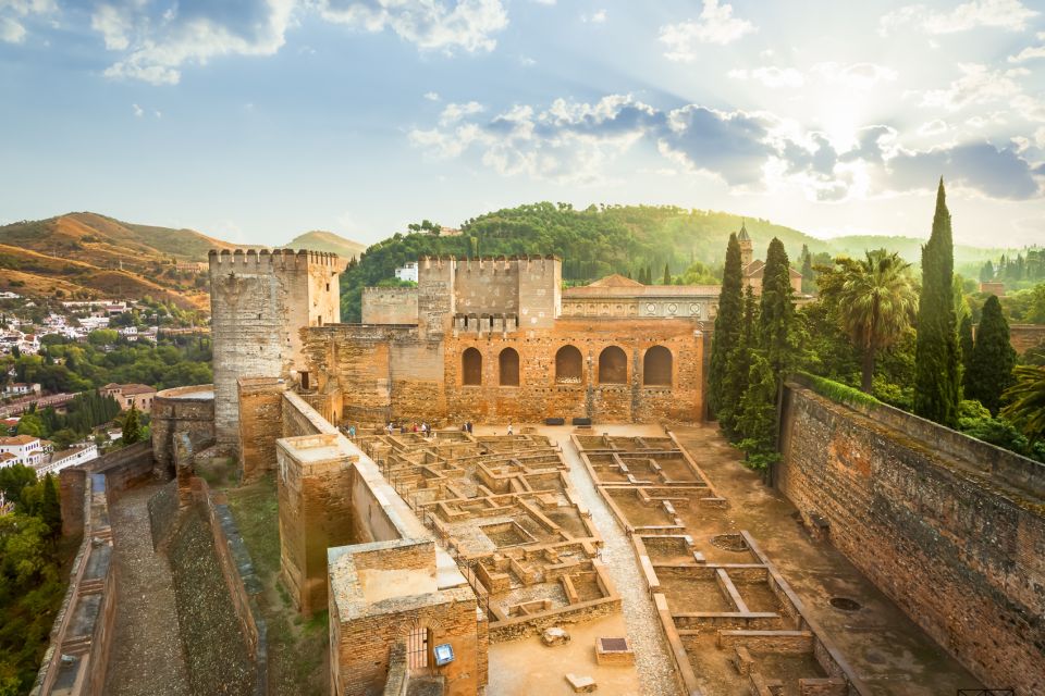 Granada: Alhambra, Nasrid, and Generalife Private Tour - Moorish Influences in the Alhambra