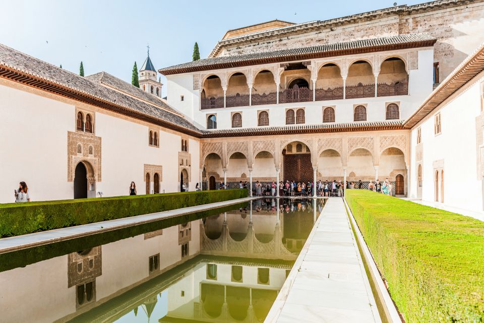 Granada: Alhambra & Nasrid Palaces Tour With Tickets - Exploring the Generalife