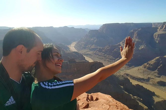 Grand Canyon Tour in Spanish, Skywalk and Lunch Included - Transportation and Logistics