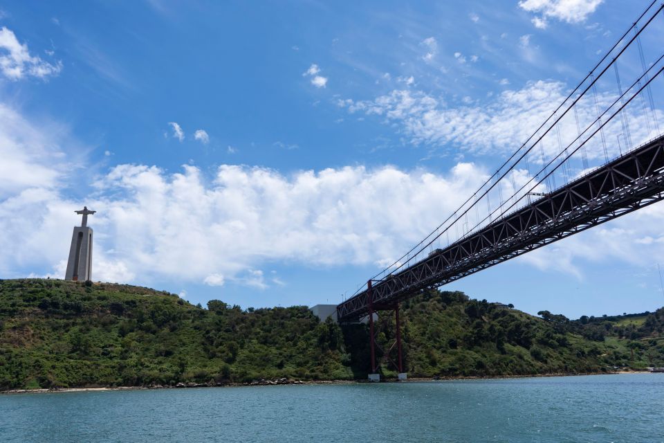 Group Sailing Tour of Lisbon - Tour Guide and Languages