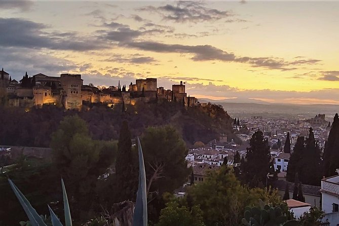 Guided Tour of Albaicín, Sacromonte and Viewpoints - What to Expect