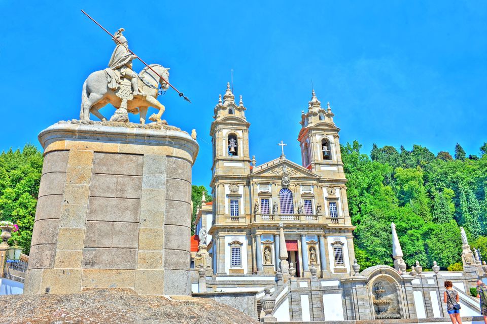 Guimarães: Guided Day Tour With Lunch and Drinks - Dress Code and Restrictions