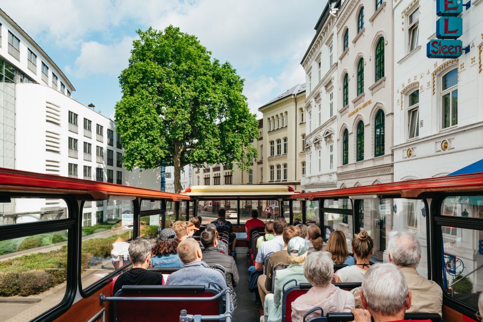 Hamburg: Line A Hop-On Hop-Off Sightseeing Tour - Hopping On and Off