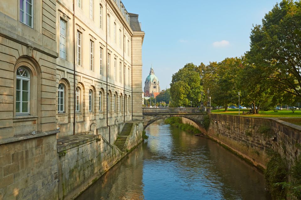 Hannover: Guided Old Town Walking Tour - Explore the Old Town