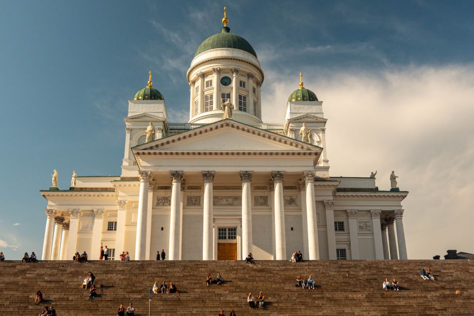 Helsinki: First Discovery Walk and Reading Walking Tour - Learning About the Shipwrecked