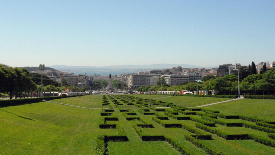 Historical Center Tour in Lisbon - 3H - Private Tuk Tuk Tour - Largo Do Carmo and Miradouro