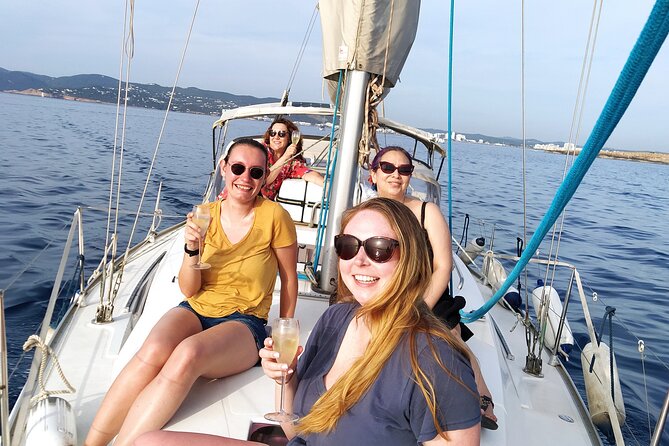 Ibiza Sunset Boat Trip With Appetizers and Champagne, 6 Guests - Reviews Summary