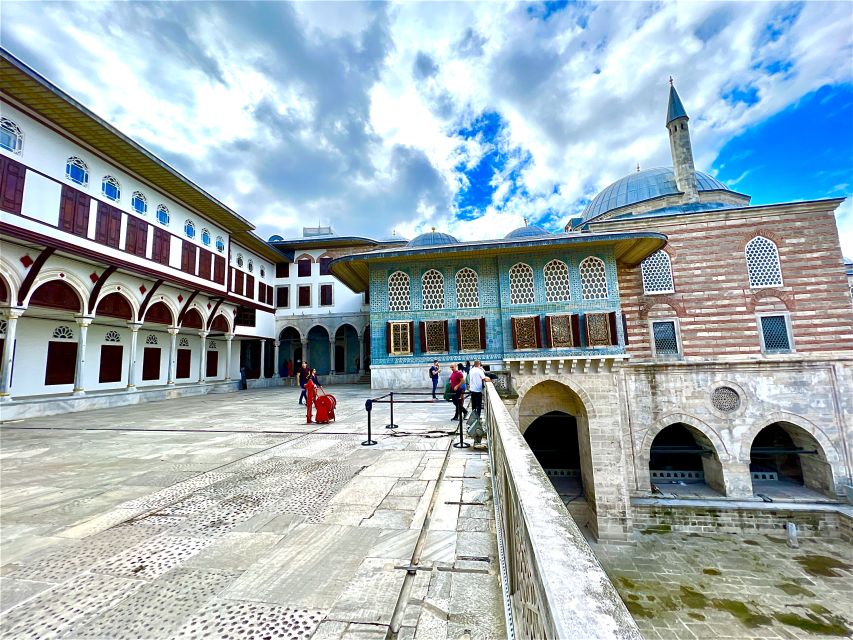 Istanbul: Topkapi Palace and Harem Tour With Skip-The-Line - Enjoying the Sultans Pavilion View