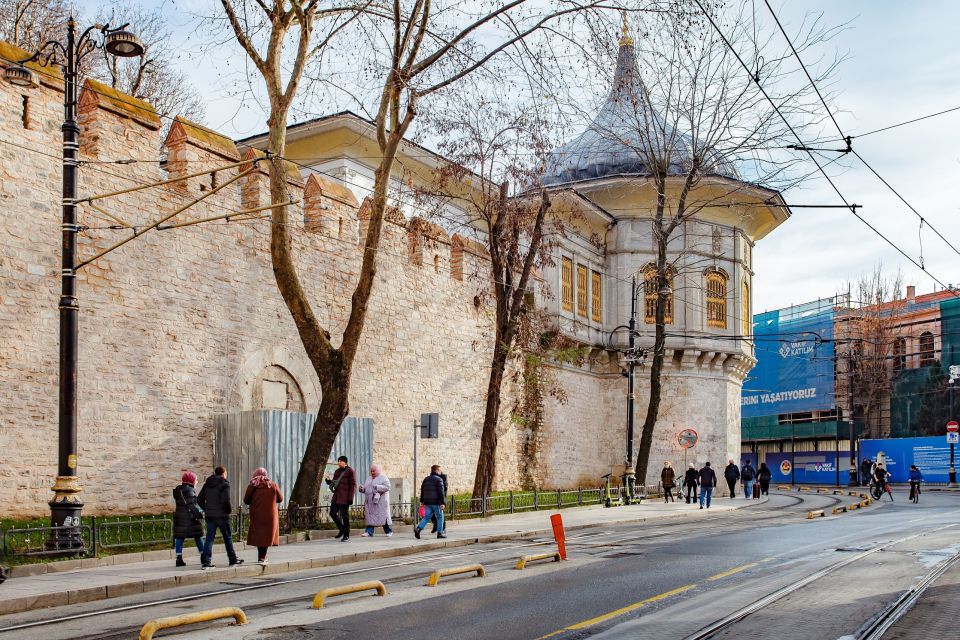 Istanbul: Two Continents Evening Bus Tour With Commentary - Discovering Europe and Asia