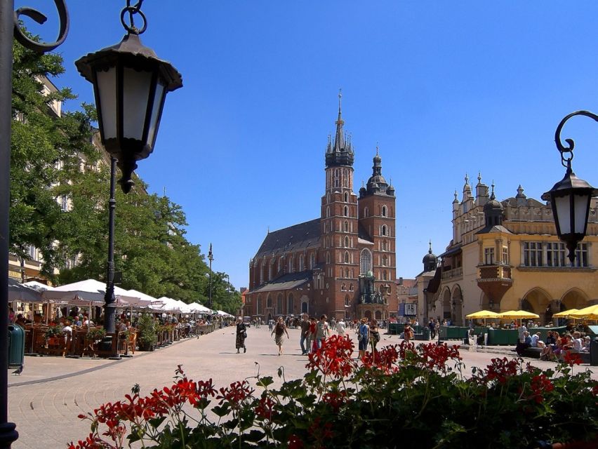 Krakow: Old Town Private Guided Walking Tour - Pricing and Cancellation