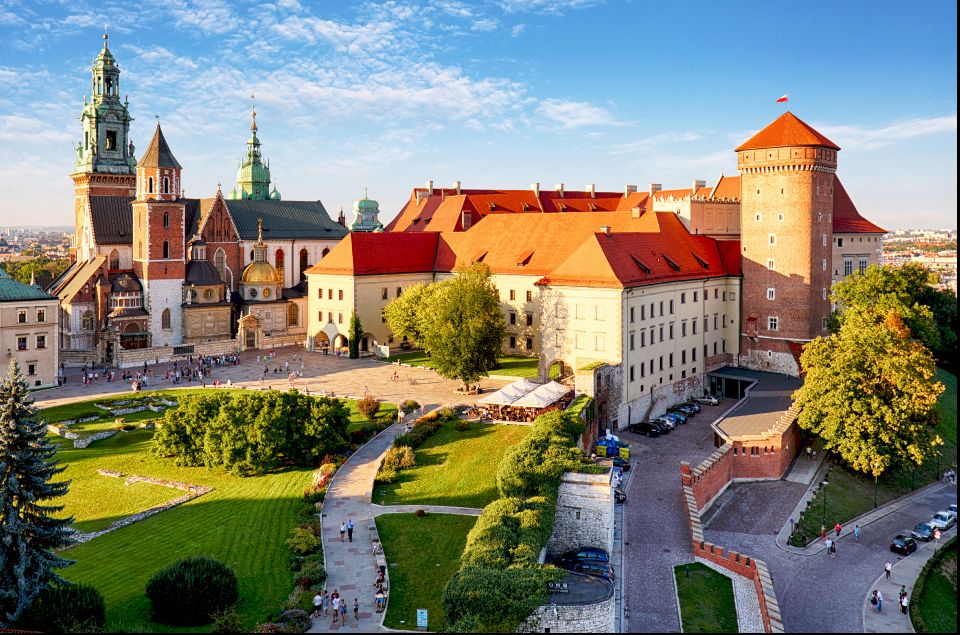 Krakow: Wawel Castle Guided Tour With Entry Tickets - Wawel Castle and History