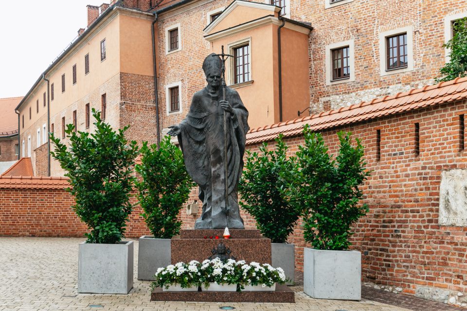 Krakow: Wawel Royal Hill With Optional Castle and Cathedral - Getting to Wawel Royal Hill