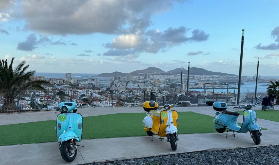 Las Palmas: Panoramic Tour on Electric Vintage Scooters - Capturing Moments Aboard