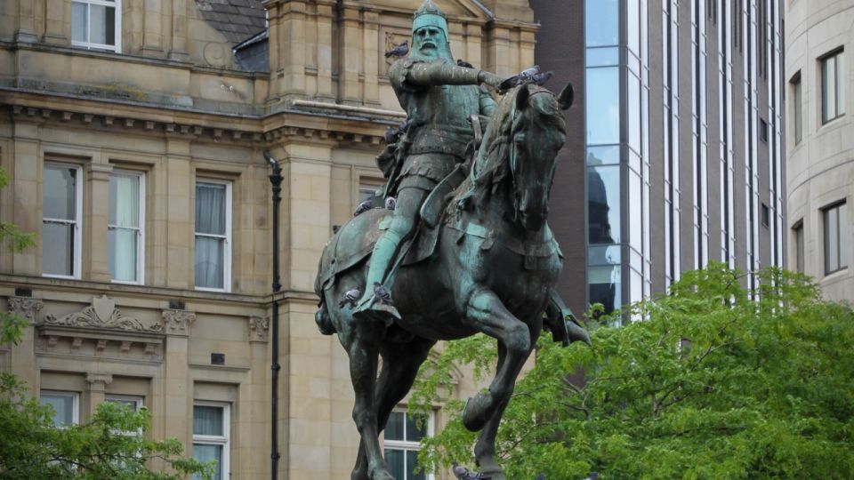 Leeds: Self-Guided Walking & Interactive Treasure Hunt Tour - Duration and Distance of the Quest