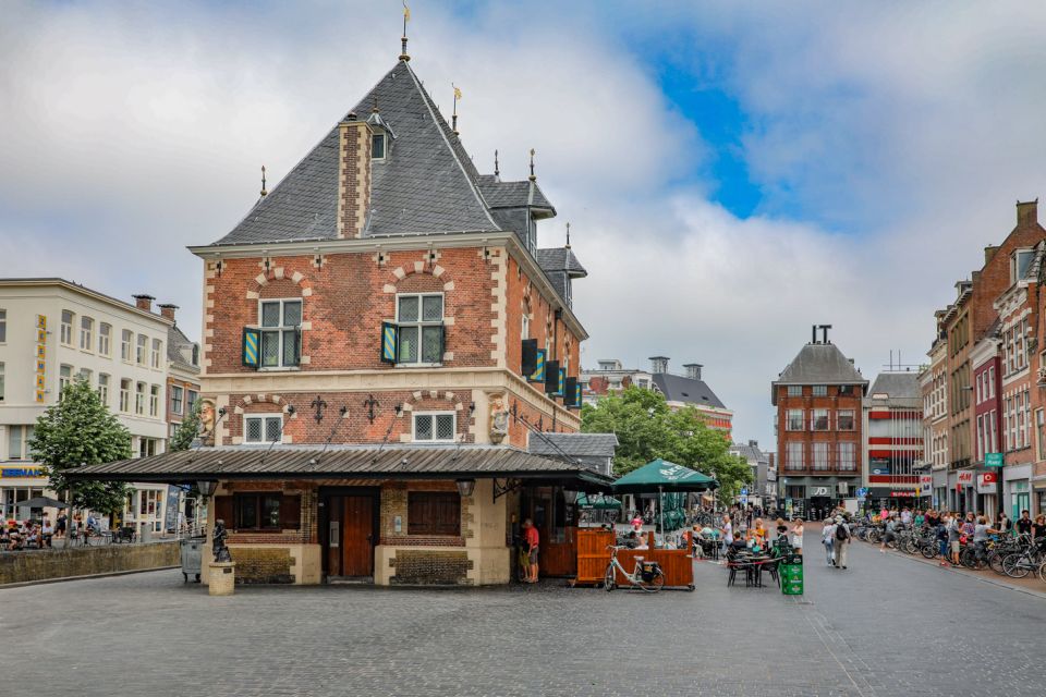 Leeuwarden: Walking Tour With Audio Guide on App - Recommended Essentials