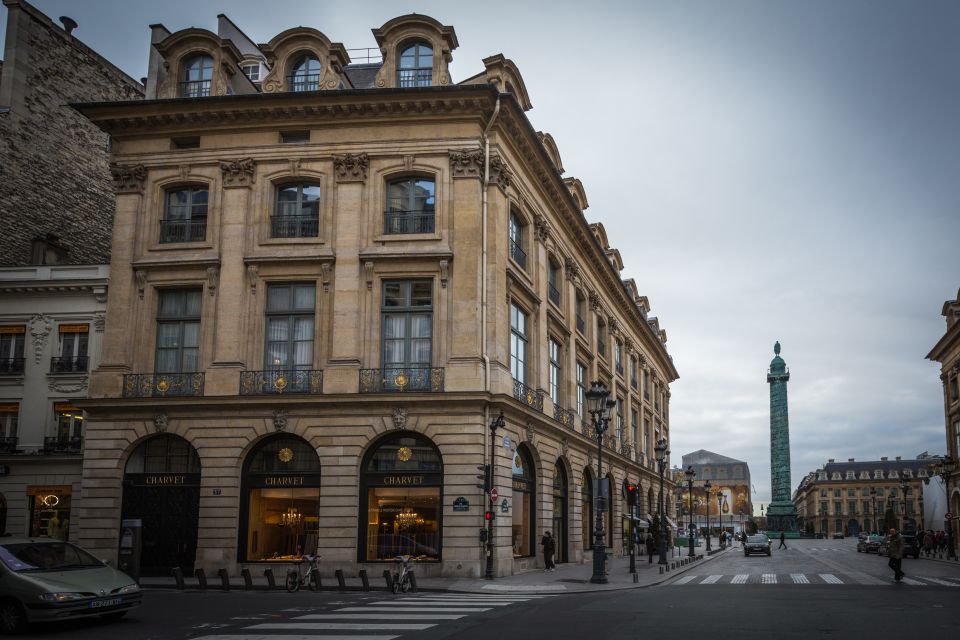 Lifestyle Tour Around the Louvre - Booking and Meeting Details