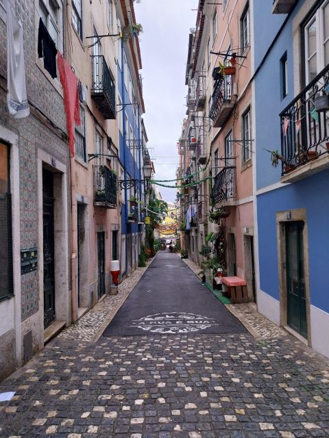 Lisbon: Guided Running Tour - Scenic Stops for Pictures and Views