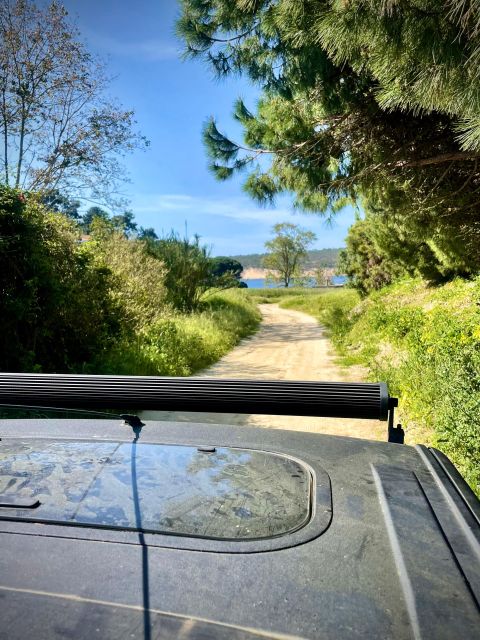 Lisbon - Jeep Tour Arrabida, Sesimbra & Dinosaur Footprints - Sesimbra Fishing Town