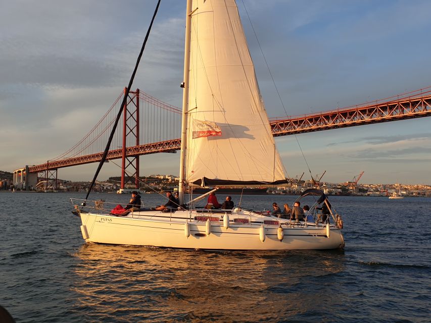 Lisbon: Lisbon Sightseeing by Boat With Locals - Discover Local Traditions and Histories