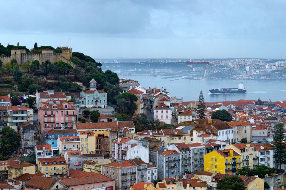 Lisbon: Private Morning Light Photography Tour - Miradouro Da Graça